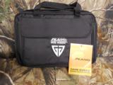 LARGE
PISTOL
2- GUN
CASES,
WITH
MAGAZINE
HOLDERS,
3- POUCHES,
BLACK
WITH
2- CARRING
STRAPS
!!! - 1 of 12
