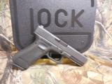 GLOCK,
MODEL: GEN 4 17 FS,
9-MM, NEW
RECEIVER
WITH
FRONT &
REAR
FINGER GROOVERS,
(Slide Serrations)
3-17
ROUND
MAGAZINES,
NEW IN B - 14 of 23
