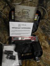 GLOCKG-27GEN4,PEOWNED,LIKENEW, 40 S & W,3.42" BARREL,WHITEOUTLINESIGHTS,3- 11+1 MAGS., Black Interchangeable Backstrap, - 1 of 20