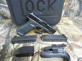 GLOCK
G - 45,
GEN.5,
9-MM,
THE
NEWEST
GLOCK
THATS
OUT
TO
DATE,
WITH
FRONT
SERRATIONS,
3 - MAGAZINES,
FACTORY
NEW
IN
BOX - 4 of 20