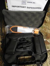 GLOCK
G - 45,
GEN.5,
9-MM,
THE
NEWEST
GLOCK
THATS
OUT
TO
DATE,
WITH
FRONT
SERRATIONS,
3 - MAGAZINES,
FACTORY
NEW
IN
BOX - 2 of 20