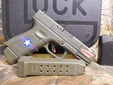 GLOCK
G-23,
CUSTOM, GEN - 3,
40 S&W
PREOWNED,
LIKE
NEW
CONDITION,
2-15
ROUND
MAGAZINES,
WHITE
OUT LINE
SIGHTS,
GLOCK
PLASTIC
CASE - 2 of 17