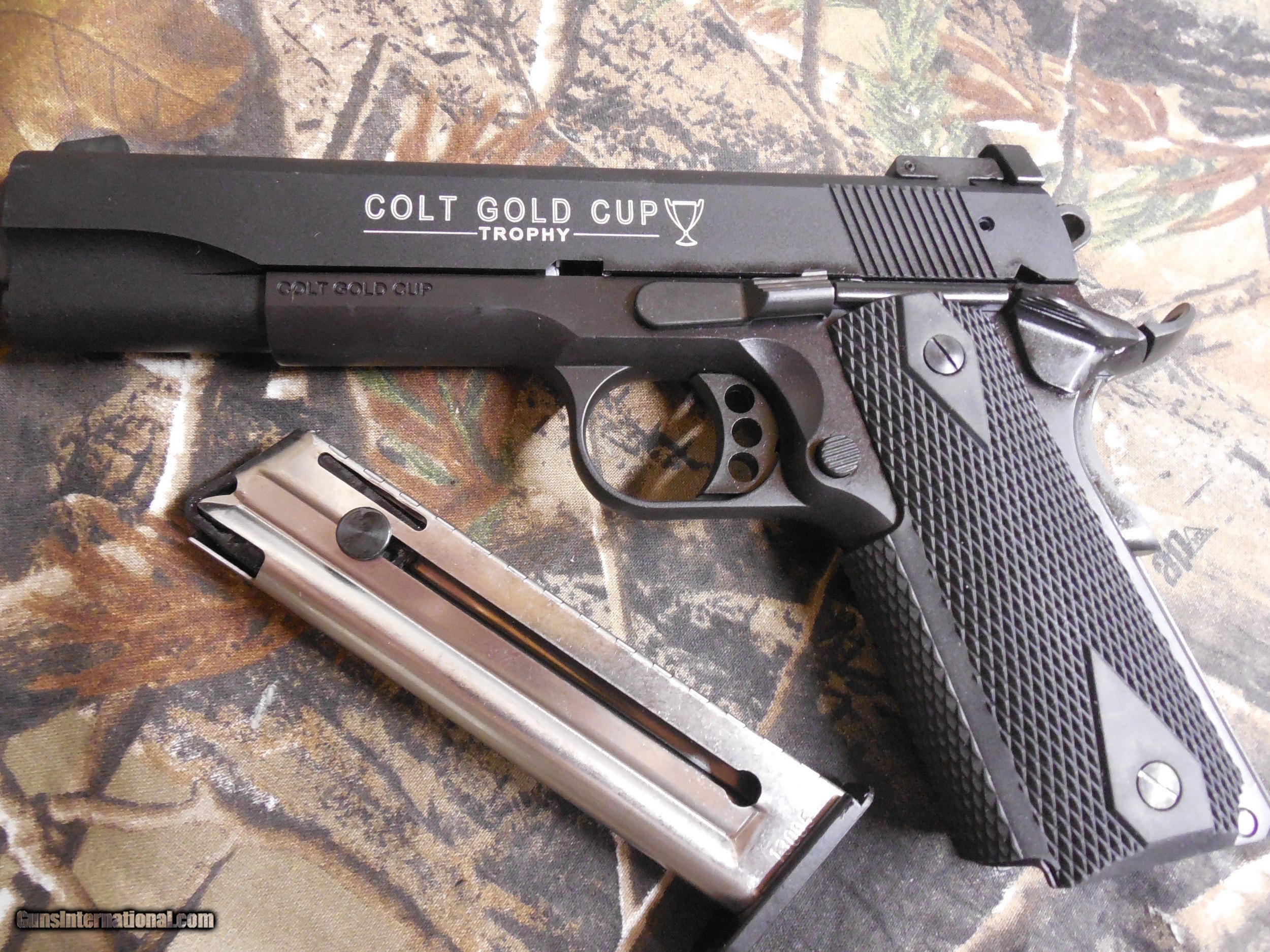COLT GOLD CUP, 22 L.R., 12 ROUND MAGAZINE, ADJUSTABALE SIGHTS, Black rubber wrap-around grips, Fully adjustable sight,FACTORY
