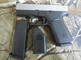 GLOCK
G-43X,
9-MM,
2- 10 + 1
ROUND
MAGAZINES,
SILVER
SLIDE,
BLACK
FRAME,
WHITH
COMBAT
SIGHTS,
FACTORY
NEW
IN
BOX .. - 6 of 25