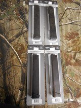 GLOCK
FACTORY
33
ROUND
MAGAZINES
FOR
GLOCK
17,
18,
19,
26,
34,
KEL-TEC
SUB-2000
G-17
&
G-19,
FACTORY
NEW
IN
BOX - 1 of 13