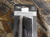 GLOCK
FACTORY
33
ROUND
MAGAZINES
FOR
GLOCK
17,
18,
19,
26,
34,
KEL-TEC
SUB-2000
G-17
&
G-19,
FACTORY
NEW
IN
BOX - 5 of 13