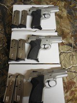 S&W
9 - MM
S / S,
MODEL 6946,
PRE-OWNED,
VERY GOOD
CONDITION,
COMBAT
SIGHTS,
3 - 13
ROUND
MAGAZINES,
3-DAY
INSPECITION
RETURN - 2 of 23