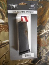 GLOCK
G- 19,
9 - MM,
15
ROUND
FACTORY
NEW
IN
THE
BOX
MAGAZINES, - 1 of 9