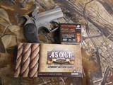 DERRINGER,
BOND
ARMS,
45 L.C. / 410 ,
STAINLESS
STEEL,
3"
BARREL,
RUBBER
GRIP,
DERRINGER,
GOOD
POCKET
GUN FACTOR
NEW
IN
BOX !! - 12 of 19