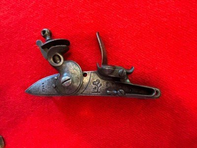 Complete Lock assembly for English Military Flintlock Musket, original antique, dated 1812 - Image 3 of 6