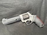 Taurus Raging Hunter 44Mag Two Tone 6-3/4