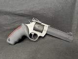 Taurus Raging Hunter 44Mag Two Tone 6-3/4