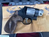 Smith & Wesson 327 Performance Center .357/.38 - 4 of 7