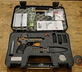 Smith & Wesson M&P9 M2.0 OR Spec Series Kit 9mm - 1 of 15