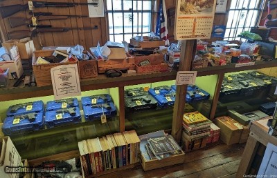 Fine S&W M&P 40 .40 Cal. Auto Pistol in Factory Box with THREE Magazines & Hard Shell Holster