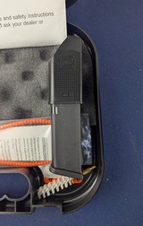 NIB Unfired Glock 19 Gen 3 9MM Auto Pistol 10 RD Magazines - 9 of 11