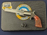 Near Mint North American Arms NAA22 Mini-Revolver w/Dual Cylinders and Factory Locking Box - 4 of 10