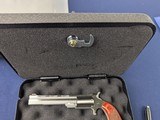 Near Mint North American Arms NAA22 Mini-Revolver w/Dual Cylinders and Factory Locking Box - 2 of 10