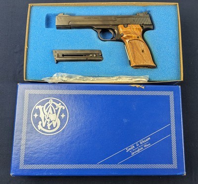 Fine Vintage S&W Model 41 .22 Target Pistol Complete C.1980 - Image 1 of 18