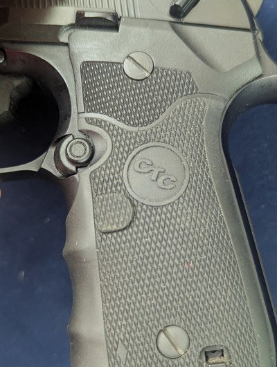 Vintage Beretta 92FS 9MM Auto Pistol - Image 12 of 19