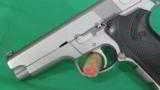 Smith & Wesson model 4046 .40 cal. pistol - 6 of 7
