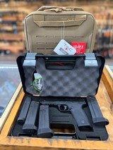 Smith & Wesson M&P Range Kit Pistol - 22 WMR, 30+1, 4.35