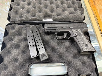 IWI US MASADA Slim Commander Elite Pistol - 9mm Luger, 13+1, 3.40