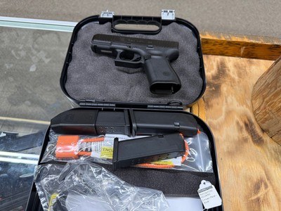 Glock G19 Gen5 Compact Pistol - 9mm,15+1, 4.02