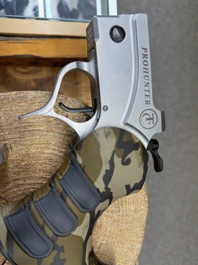 TC Encore Prohunter Muzzleloader Frame - Mossy Oak Bottomlands with free hingepin - Image 5 of 6