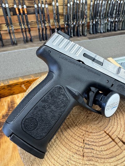 Smith & Wesson SD40 2.0 Pistol - 40 S&W - Image 2 of 5