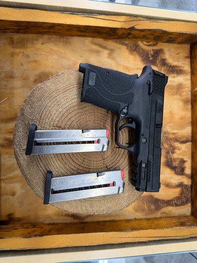 Smith & Wesson M&P9 Shield EZ M2.0 Pistol - Manual Safety - Image 4 of 4