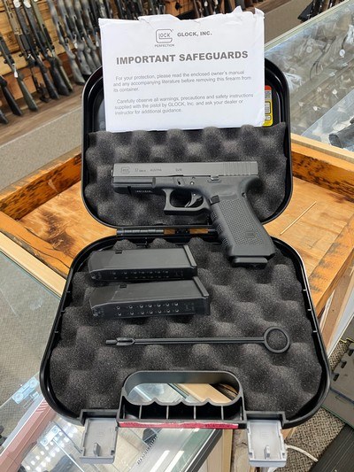 Glock G17 Gen4 Semi-Auto Pistol - 9mm - 4.49