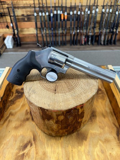 Smith & Wesson Model 648 Revolver - 22 WMR - Image 1 of 6