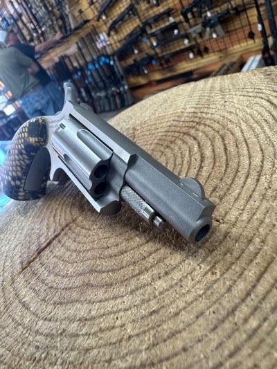 NAA Mini Anti-Venom Revolver - .22 mag 5 Rd, 1.6