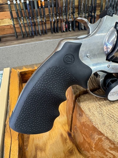 Colt Anaconda 44 Mag - 6 Shot - 8
