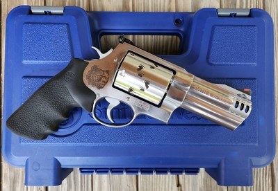 Smith & Wesson 500 Magnum Grizzly Bear Backpacker 4 Inch - Image 1 of 19