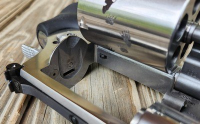 Smith & Wesson 500 Magnum Grizzly Bear Backpacker 4 Inch - Image 18 of 19