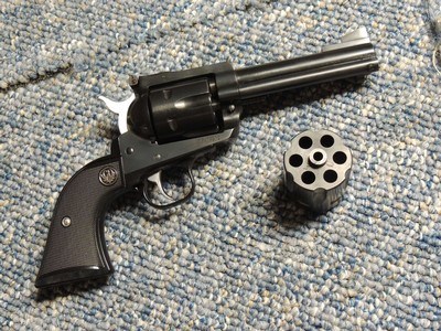 Ruger New Model Blackhawk 357Mag/9mm Convertible
