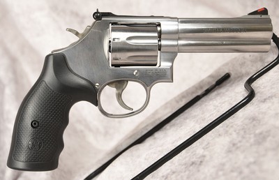 Smith & Wesson 686 Plus .357 Magnum 7 Shot Stainless L Frame 4