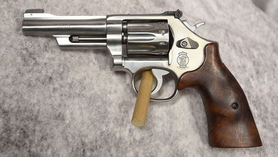 Smith & Wesson 617 Mountain Gun .22LR 4