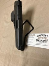 H&K 45 V1
.45acp - 3 of 5