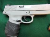 S & W SW40V SIGMA, 5 MAGS, HOLSTER. EXC. COND. - 3 of 3