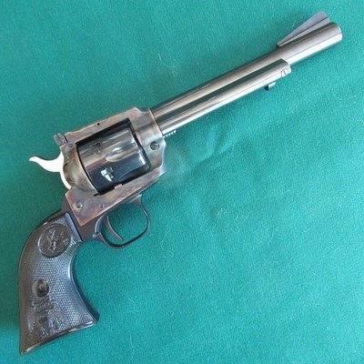 COLT NEW FRONTIER 22. BLUE & CASE COLOR. EXCELLENT - Image 1 of 9