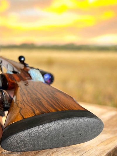 ESTATE COLLECTOR'S RIFLE****1974 Weatherby .300 WBY MAG DELUXE Howa/Japanese made Rifle w/Weatherby Supreme Scope*** LH ***High Grade 90%*** - Image 9 of 14