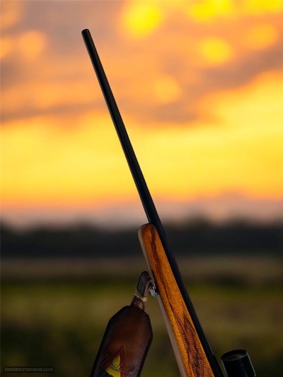 ESTATE COLLECTOR'S RIFLE****1974 Weatherby .300 WBY MAG DELUXE Howa/Japanese made Rifle w/Weatherby Supreme Scope*** LH ***High Grade 90%*** - Image 3 of 14