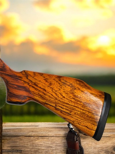 ESTATE COLLECTOR'S RIFLE****1974 Weatherby .300 WBY MAG DELUXE Howa/Japanese made Rifle w/Weatherby Supreme Scope*** LH ***High Grade 90%*** - Image 4 of 14