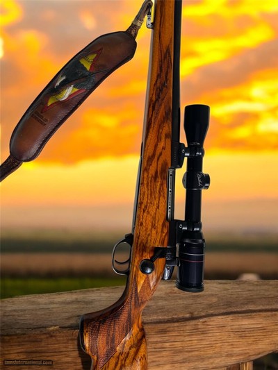 ESTATE COLLECTOR'S RIFLE****1974 Weatherby .300 WBY MAG DELUXE Howa/Japanese made Rifle w/Weatherby Supreme Scope*** LH ***High Grade 90%*** - Image 2 of 14