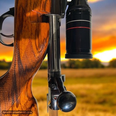 ESTATE COLLECTOR'S RIFLE****1974 Weatherby .300 WBY MAG DELUXE Howa/Japanese made Rifle w/Weatherby Supreme Scope*** LH ***High Grade 90%*** - Image 7 of 14