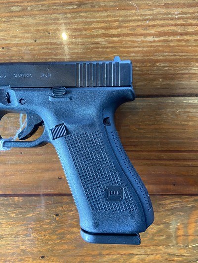 Glock G17 Gen 5 FS Chambered in 9mm - Image 8 of 9