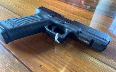 Glock G17 Gen 5 FS Chambered in 9mm - Image 6 of 9